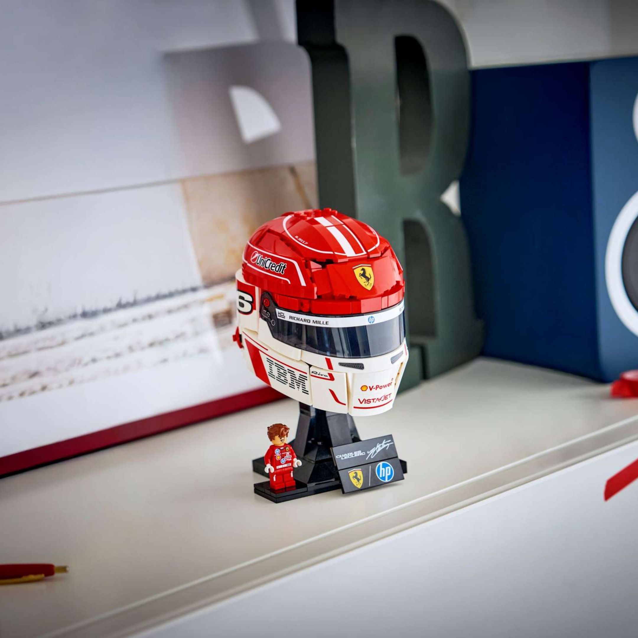 Lego Scuderia Ferrari: Casco de Charles Leclerc
