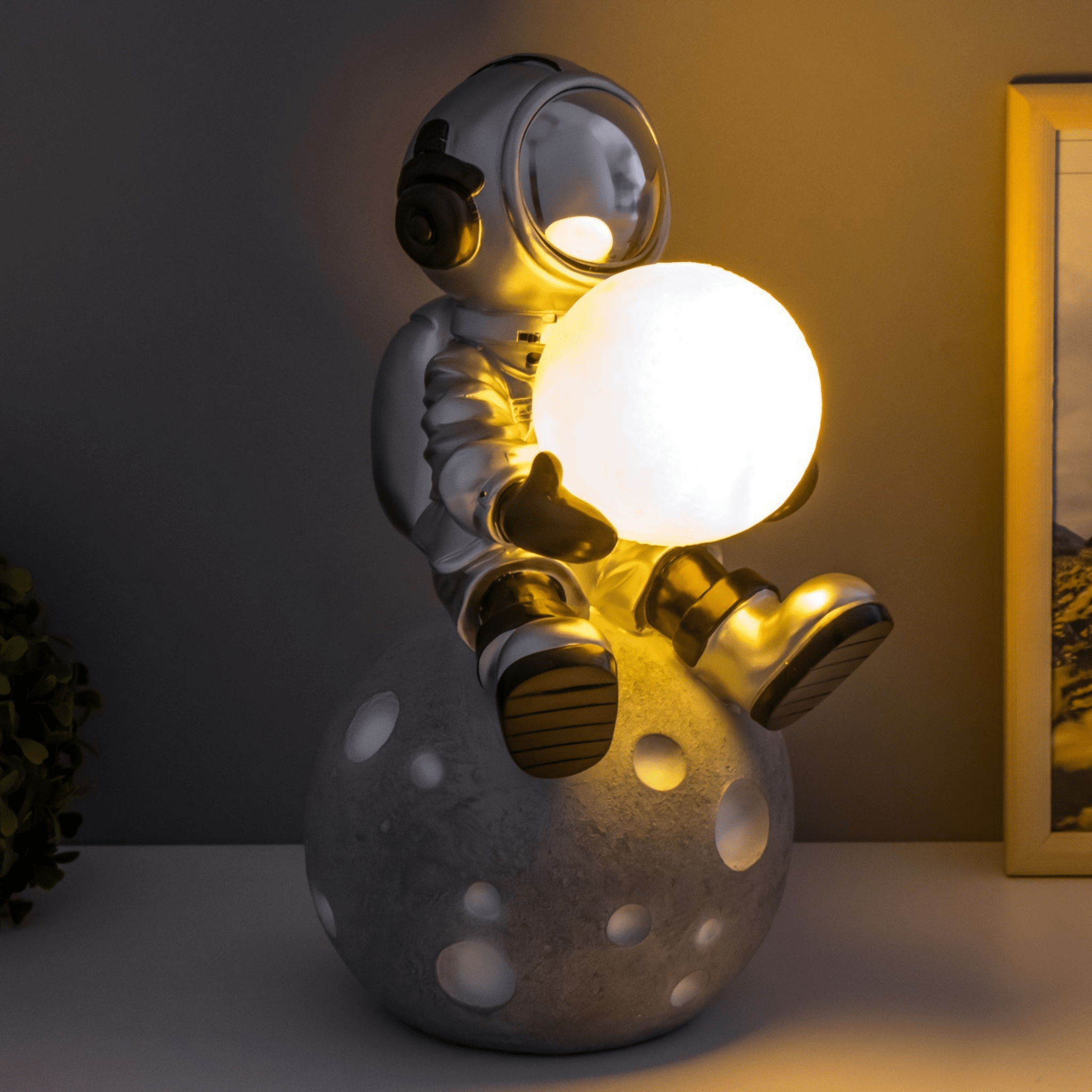 Moon Astronaut - Fradostore
