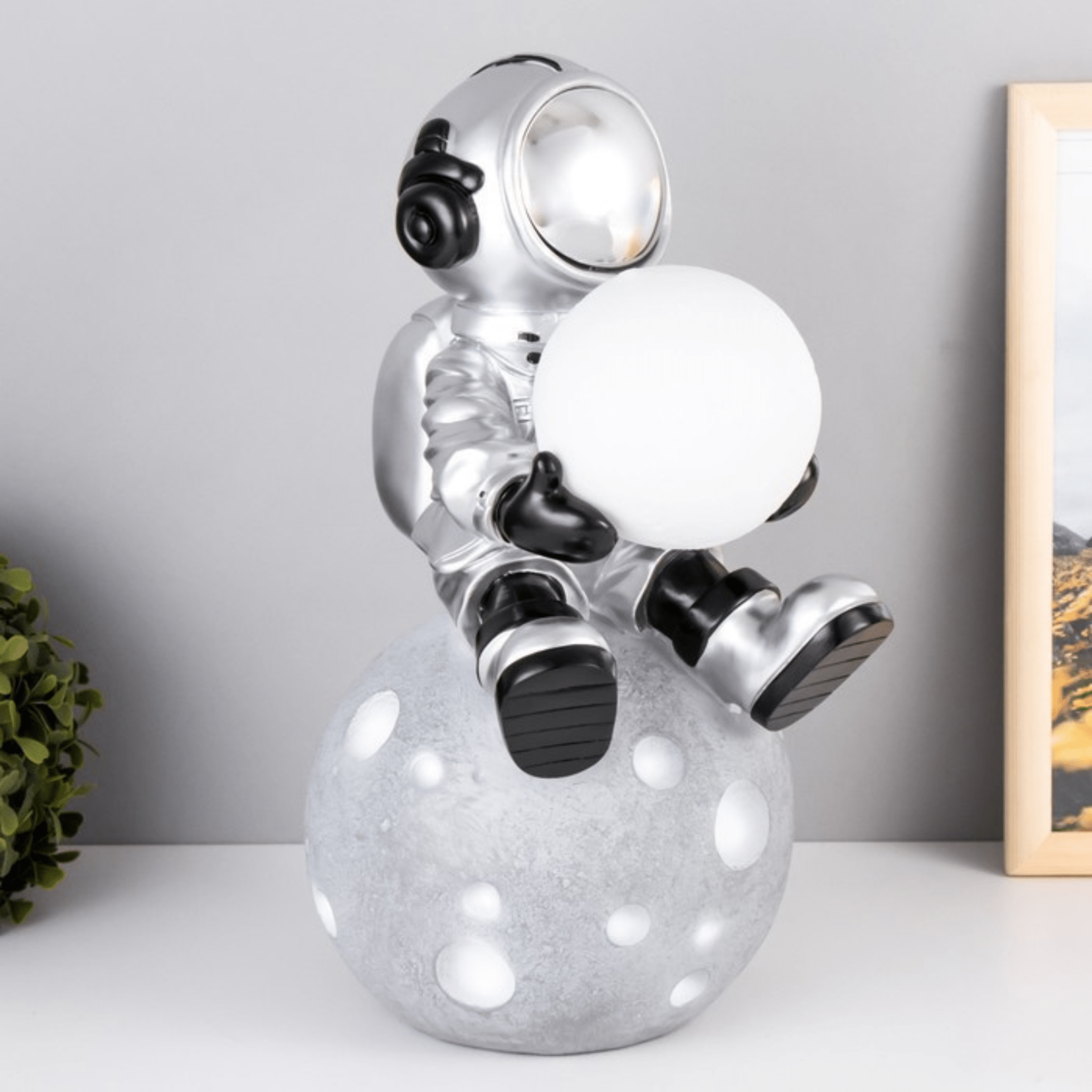Moon Astronaut - Fradostore